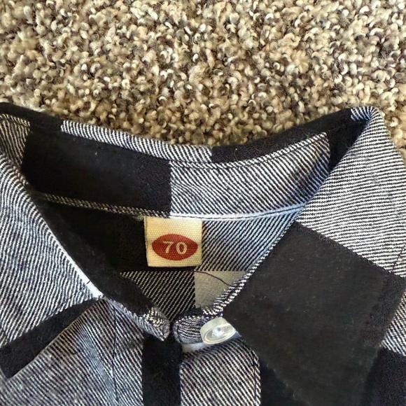 Baby Boy Black Plaid Long Sleeve Baby Onesie Size 12 Months NWOT - Picture 2 of 3